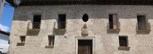 Fachada principal del Palau dels Santjoans